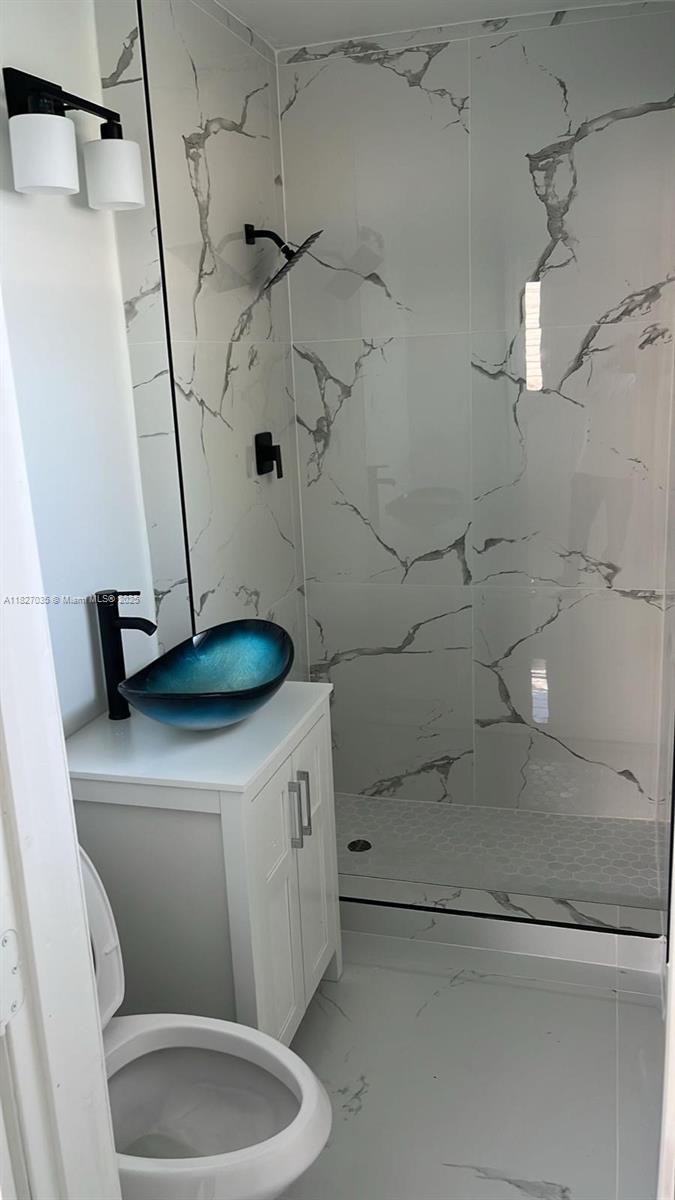 Remodeled Home, New Floor, New Kitchen, New Bathrooms!!!!!!
