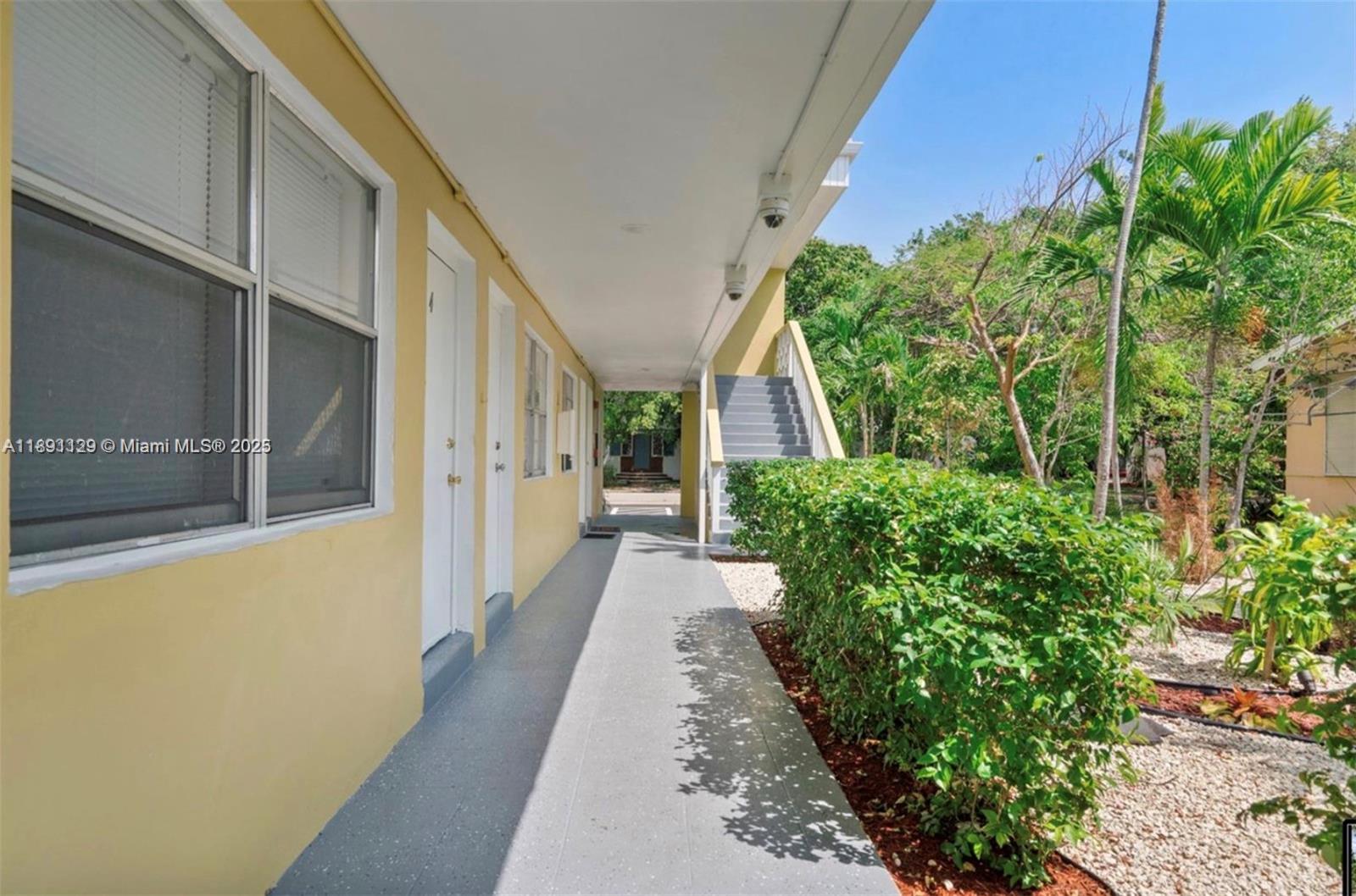 HOLLYWOOD - Residential Lease