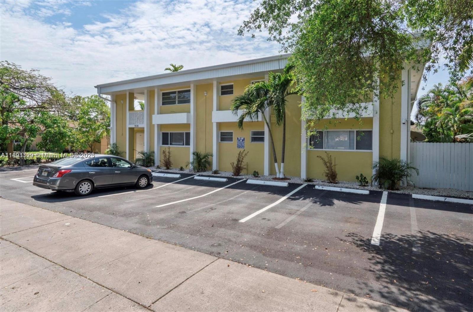 HOLLYWOOD - Residential Lease