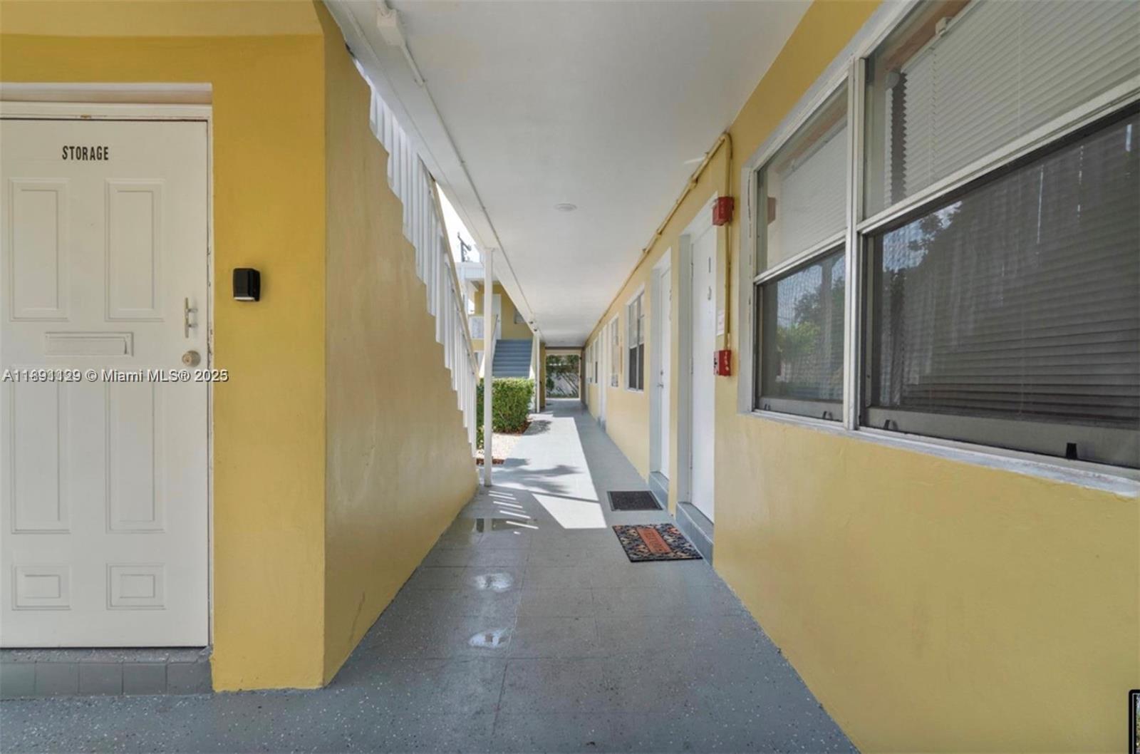 HOLLYWOOD - Residential Lease