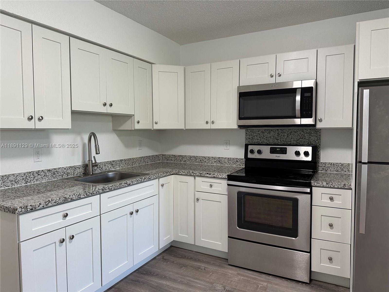 HOLLYWOOD - Residential Lease