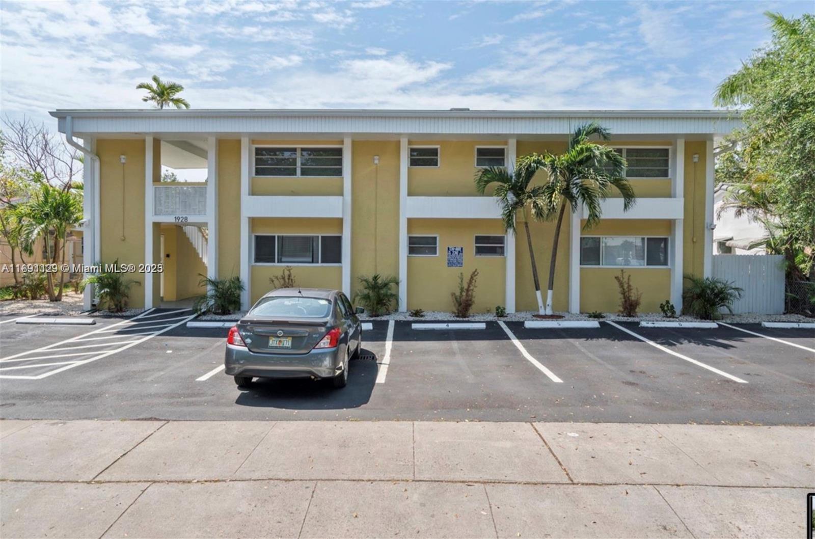 HOLLYWOOD - Residential Lease