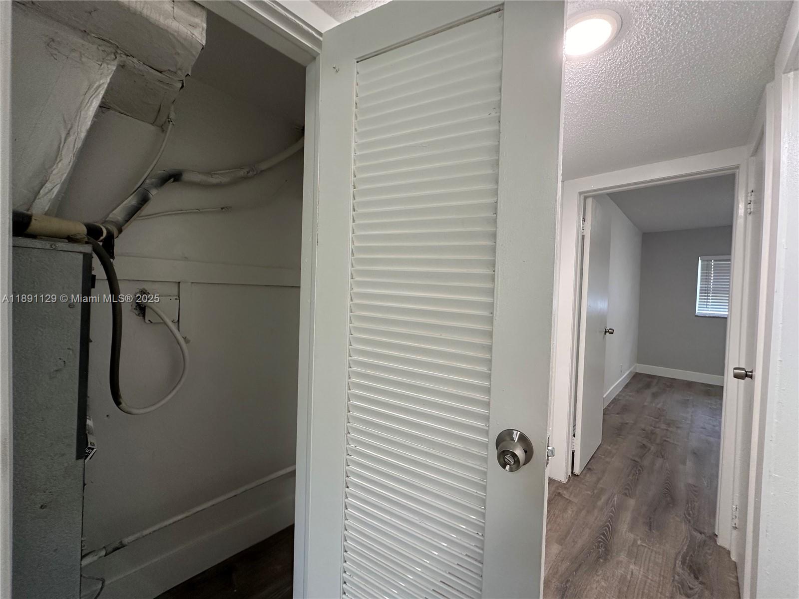HOLLYWOOD - Residential Lease