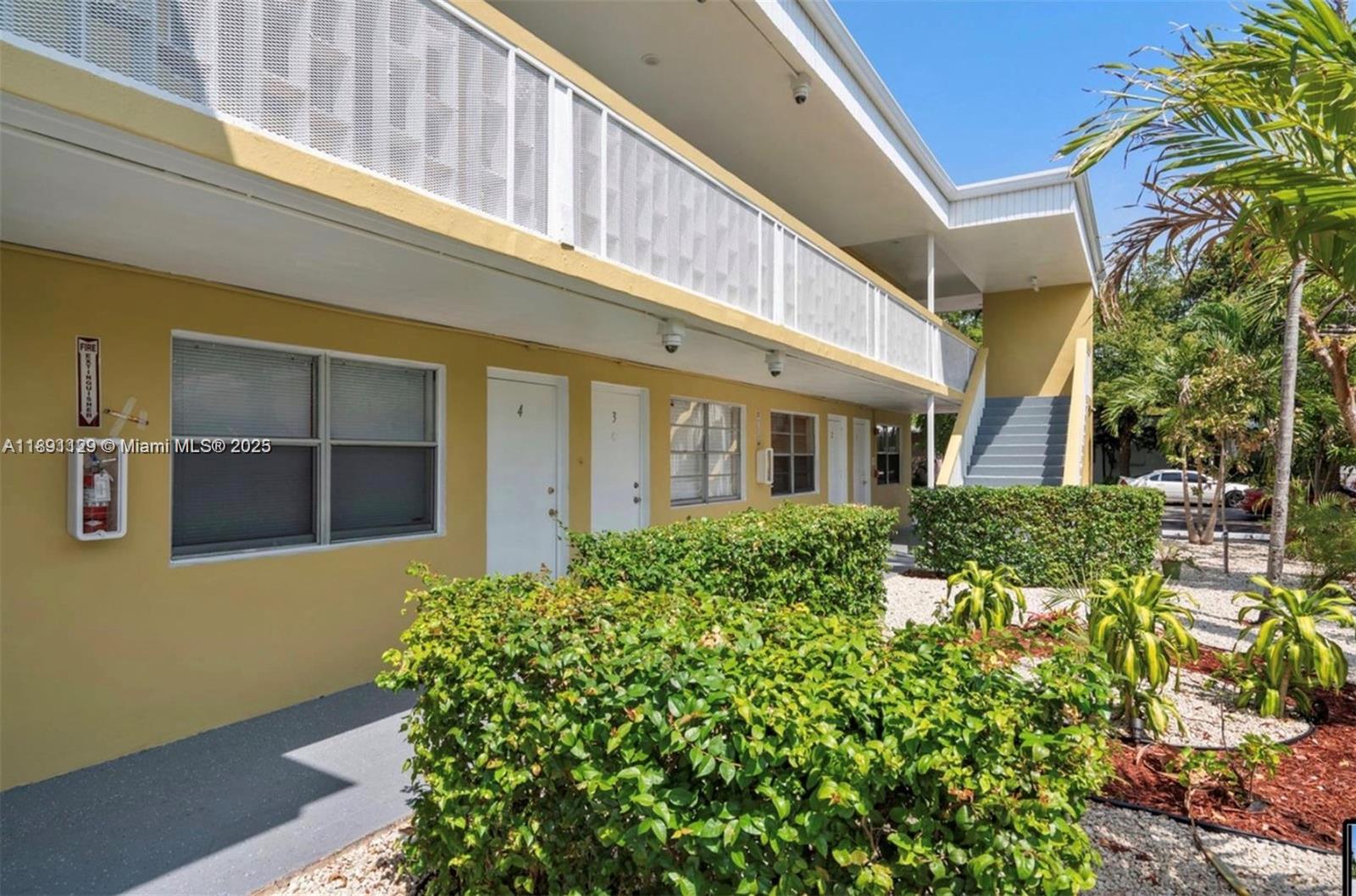 HOLLYWOOD - Residential Lease