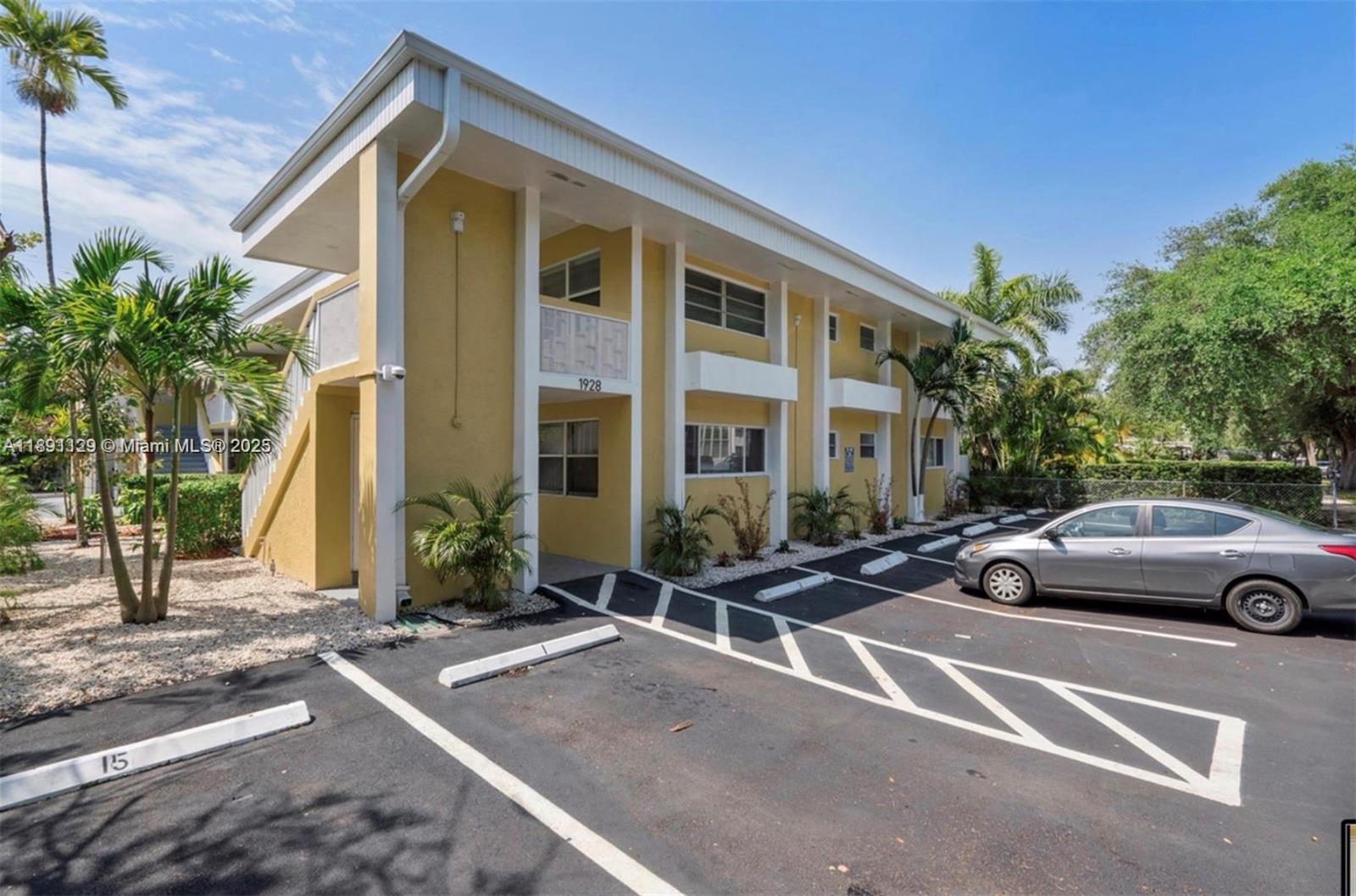 HOLLYWOOD - Residential Lease