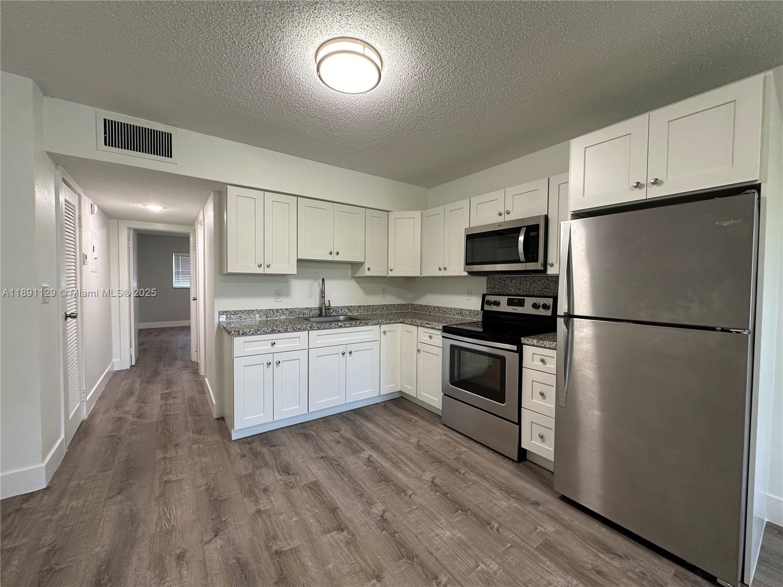 HOLLYWOOD - Residential Lease
