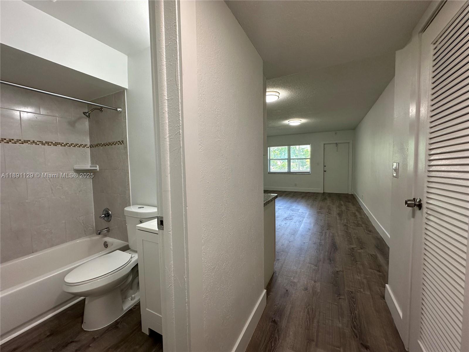 HOLLYWOOD - Residential Lease
