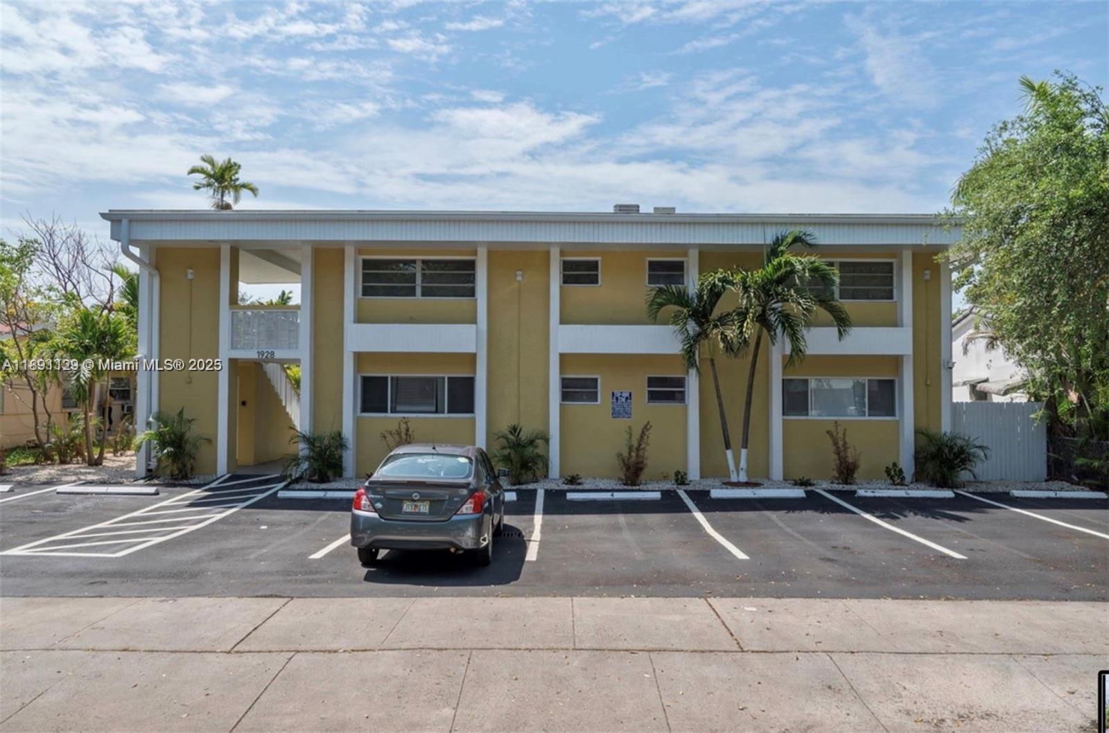 HOLLYWOOD - Residential Lease
