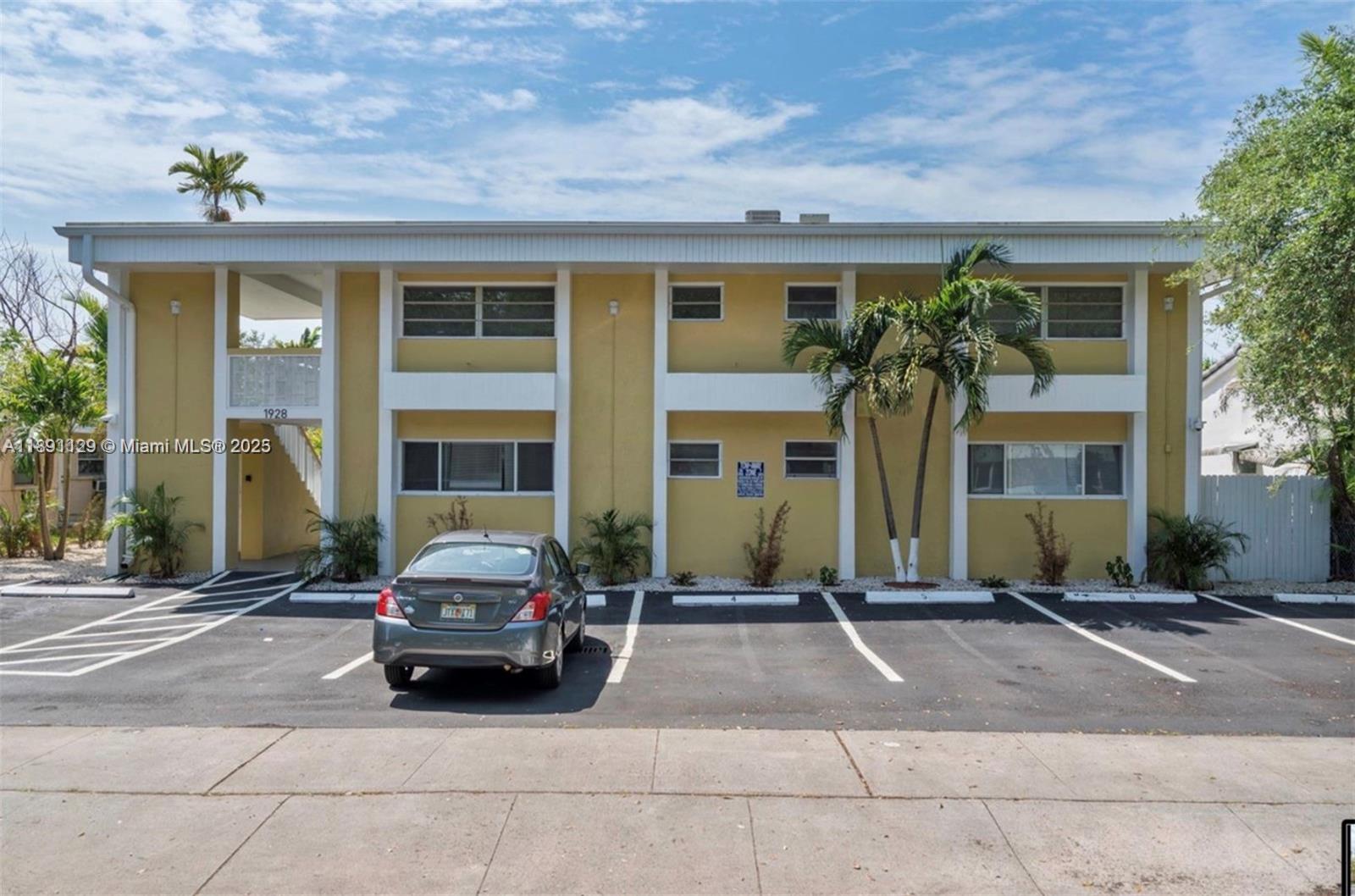 HOLLYWOOD - Residential Lease
