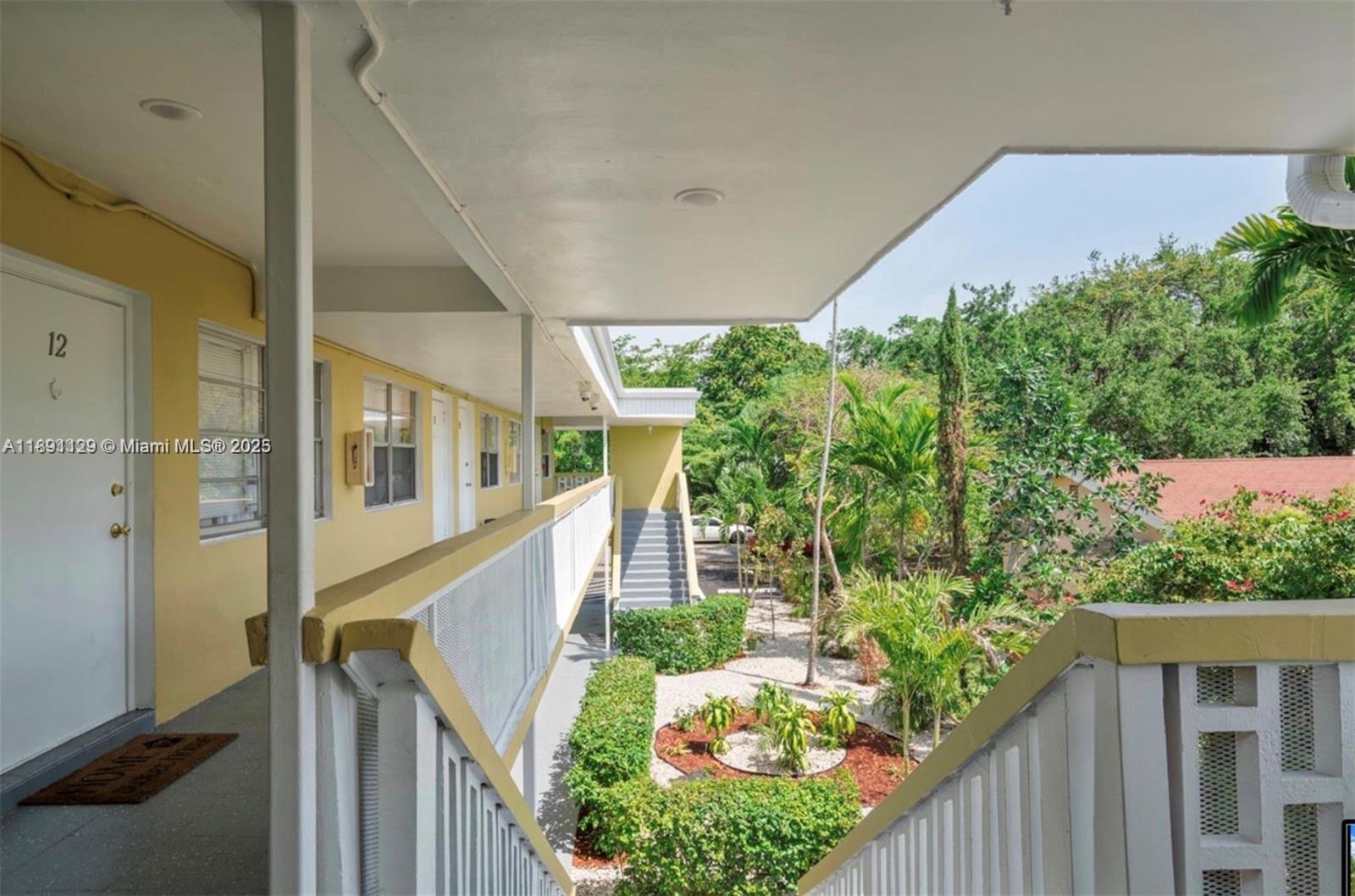 HOLLYWOOD - Residential Lease