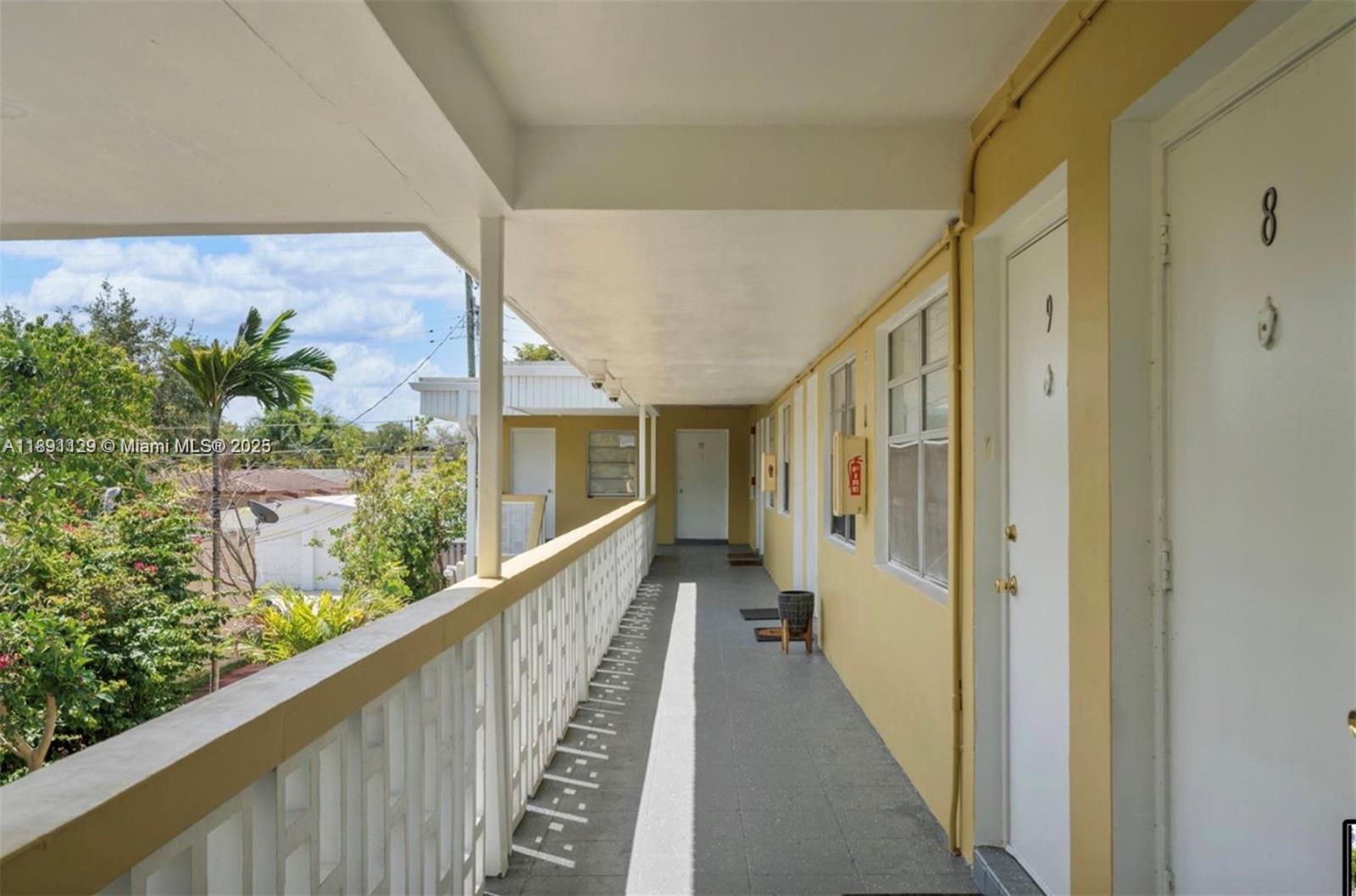 HOLLYWOOD - Residential Lease