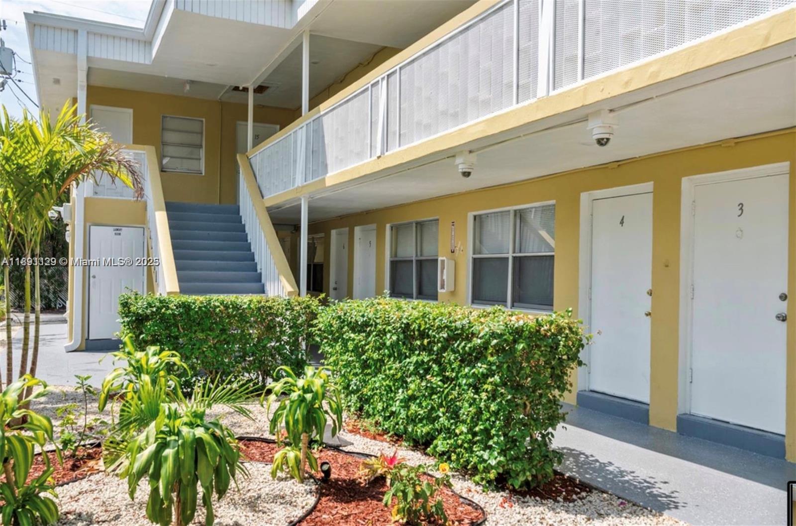 HOLLYWOOD - Residential Lease