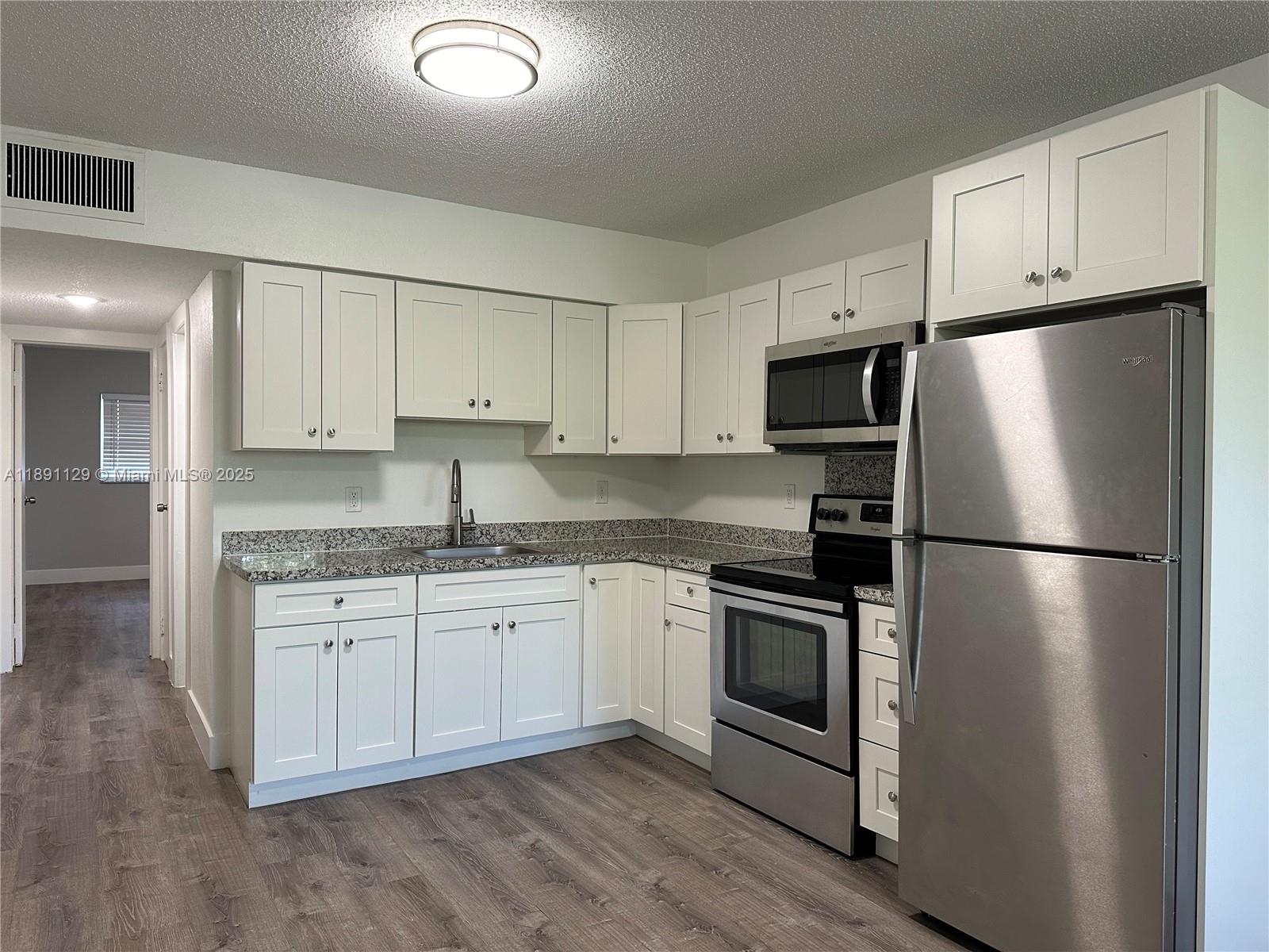 HOLLYWOOD - Residential Lease
