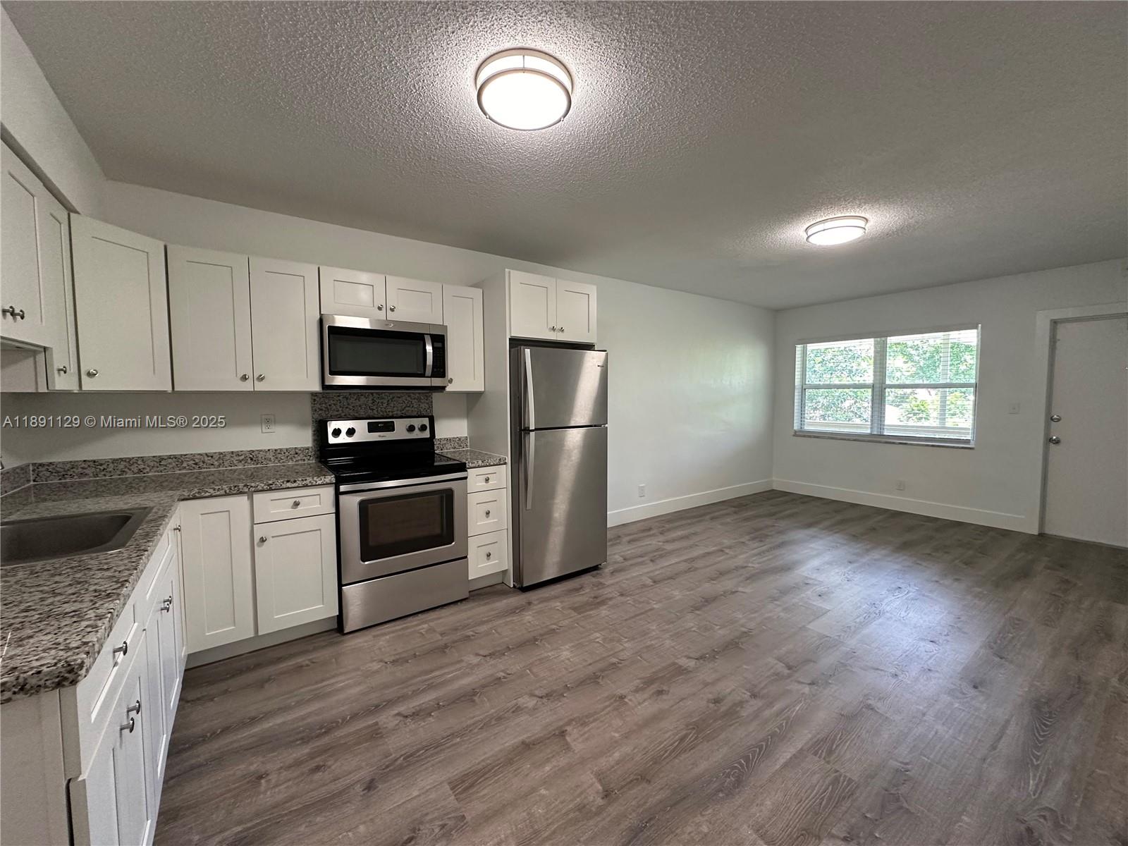 HOLLYWOOD - Residential Lease
