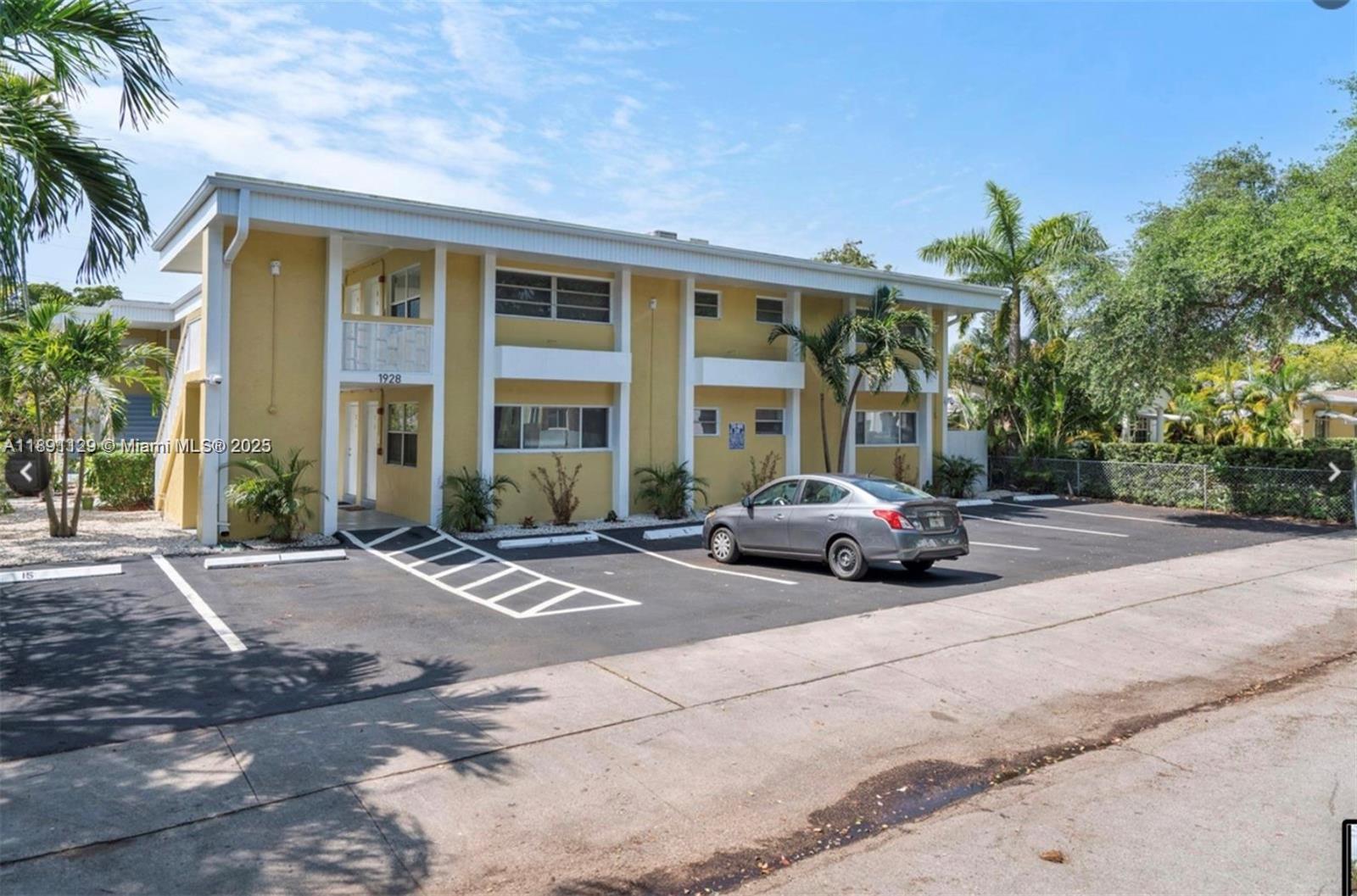 HOLLYWOOD - Residential Lease