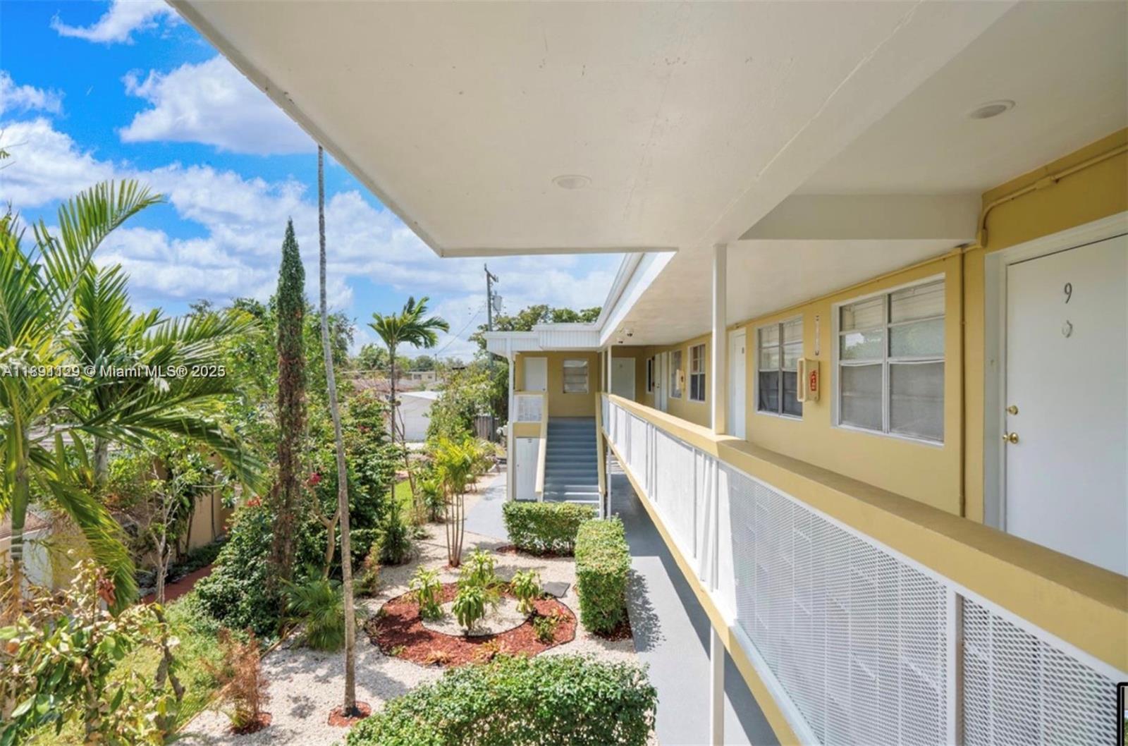 HOLLYWOOD - Residential Lease
