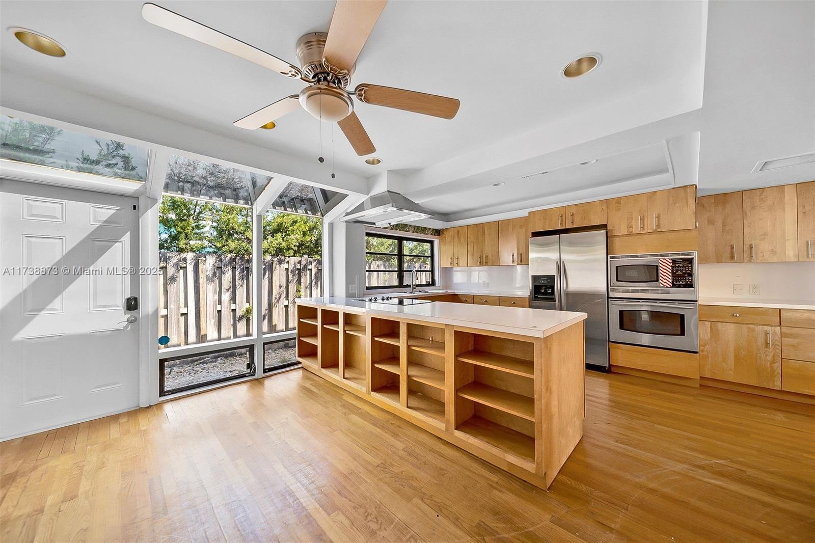 1524 NE 18th Ave