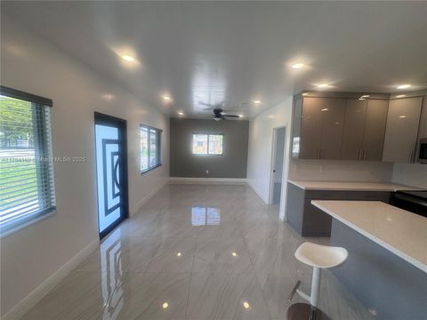 2048 NW 99th Ter 2048 Miami FL 33147