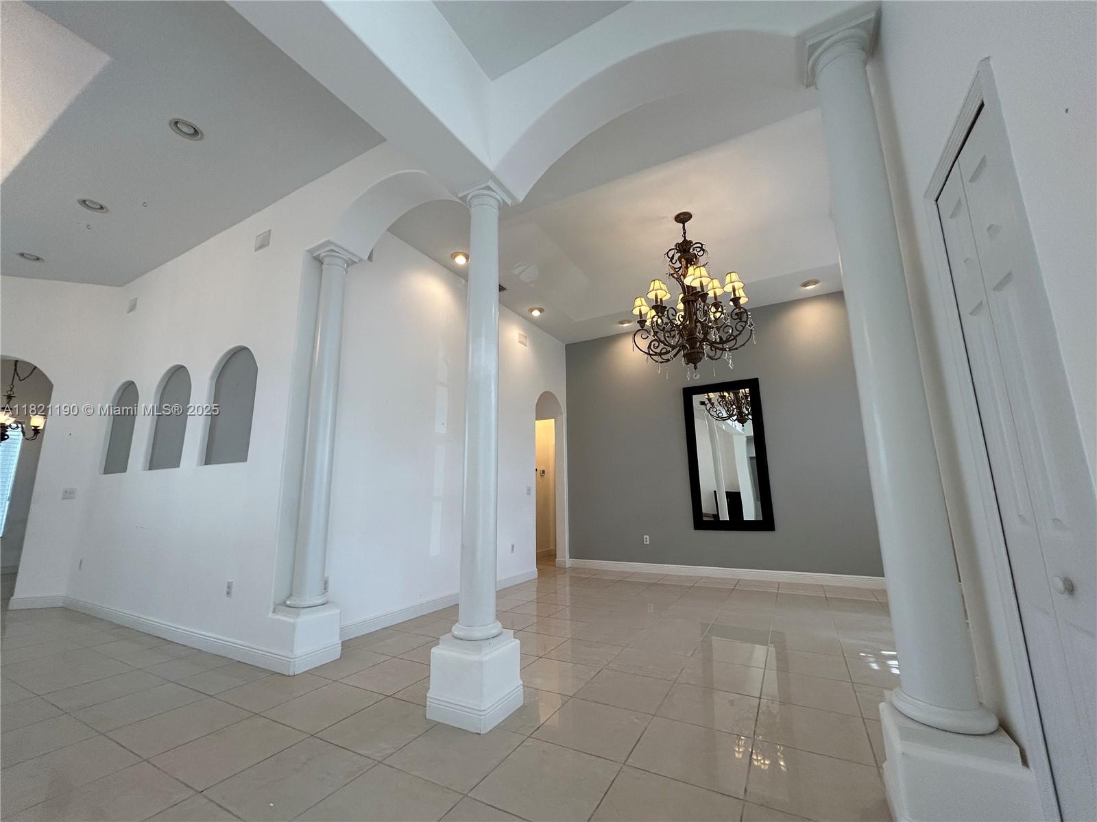 2640 Fairways Dr, Homestead, FL, 33035/$879,900 2 2640 Fairways Dr