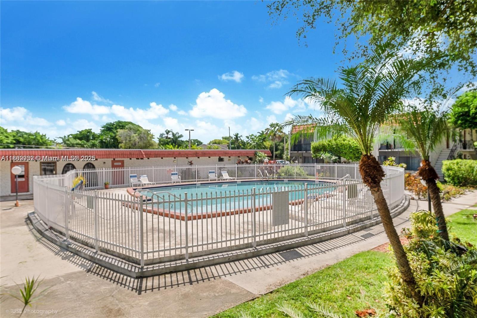 CASA GRANADA CONDO - Residential