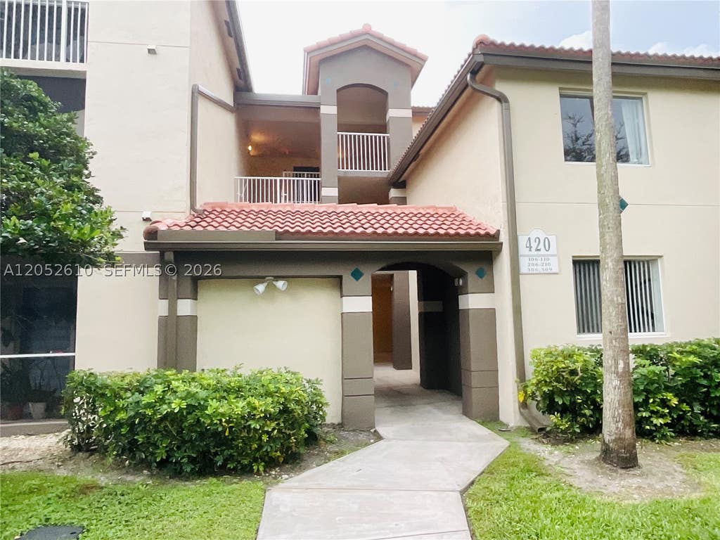 Photo of 420 S Park Rd #108, Hollywood, FL 33021 (MLS # A12052610)