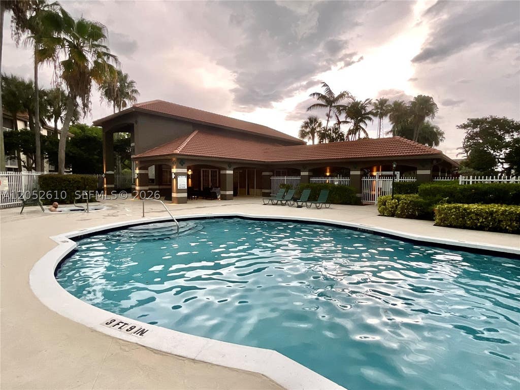 Photo of 420 S Park Rd #108, Hollywood, FL 33021 (MLS # A12052610)