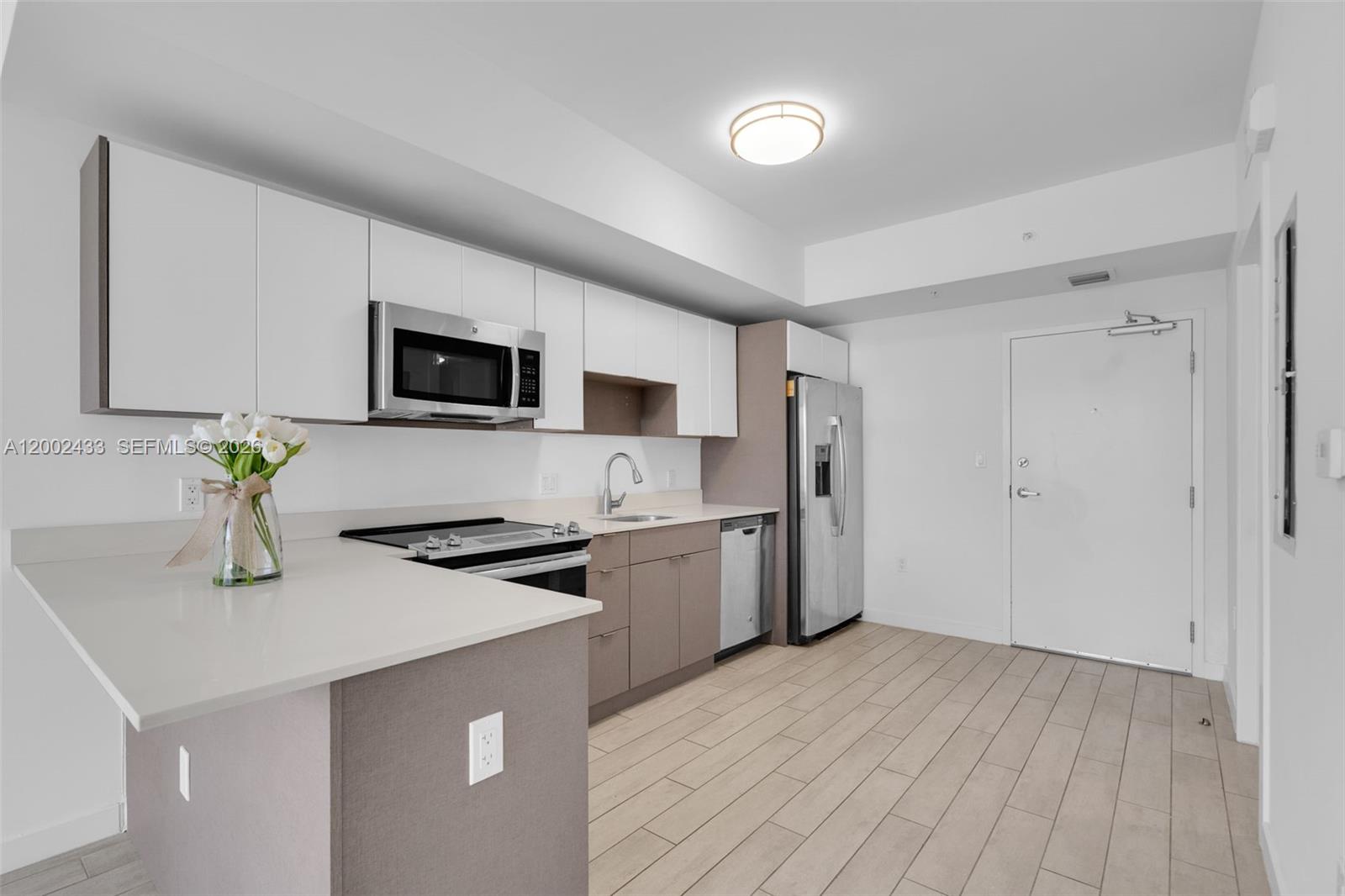 26 EDGEWATER CONDO - Residential Lease