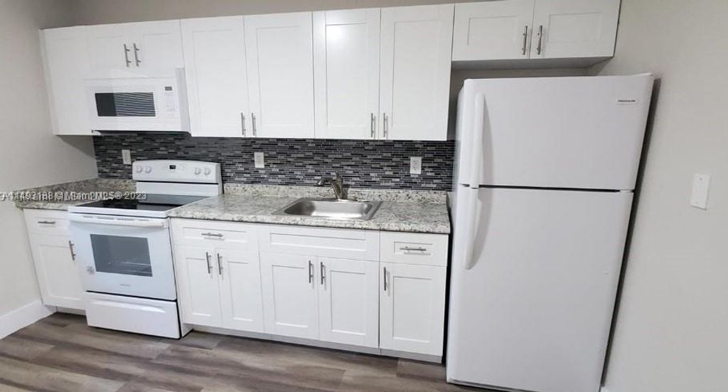 Photo of 450 SW 2nd St #6, Pompano Beach, FL 33060 (MLS # A11493188)