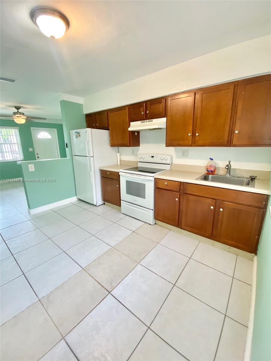 29 SE 11th St 1-2