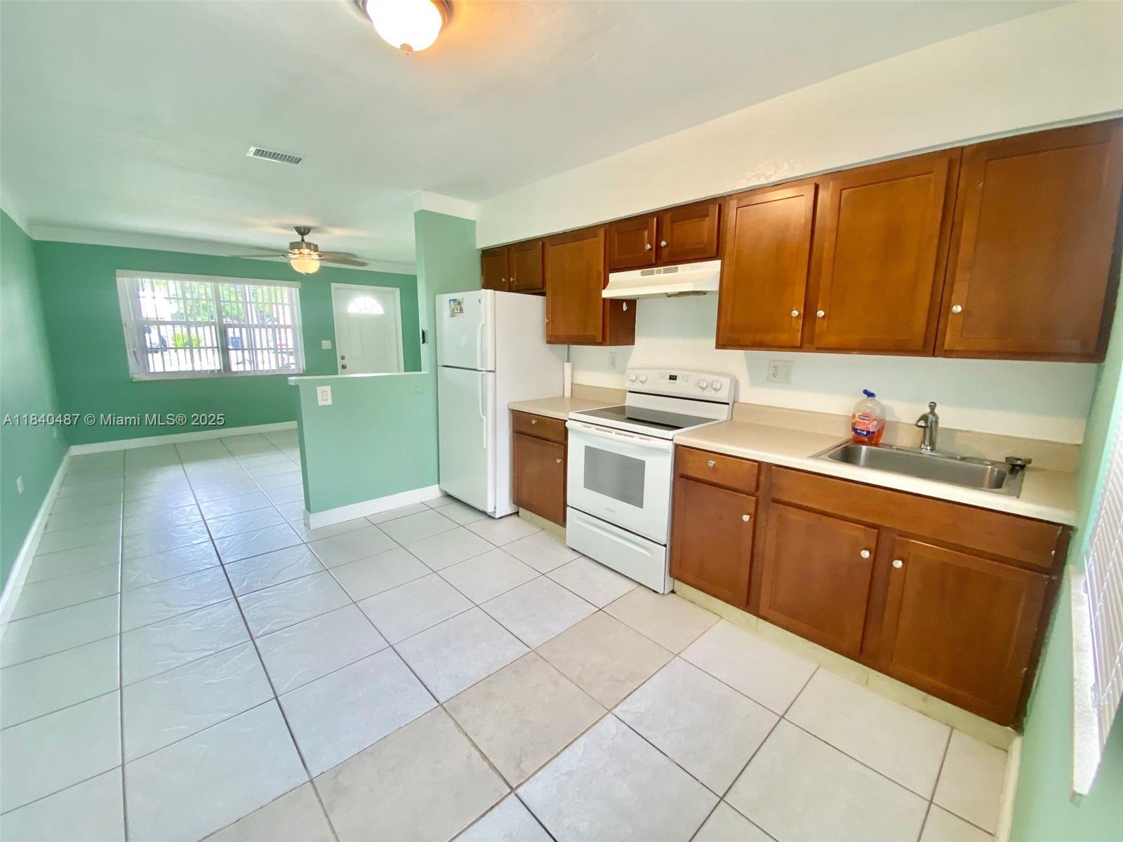 29 SE 11th St 1-2