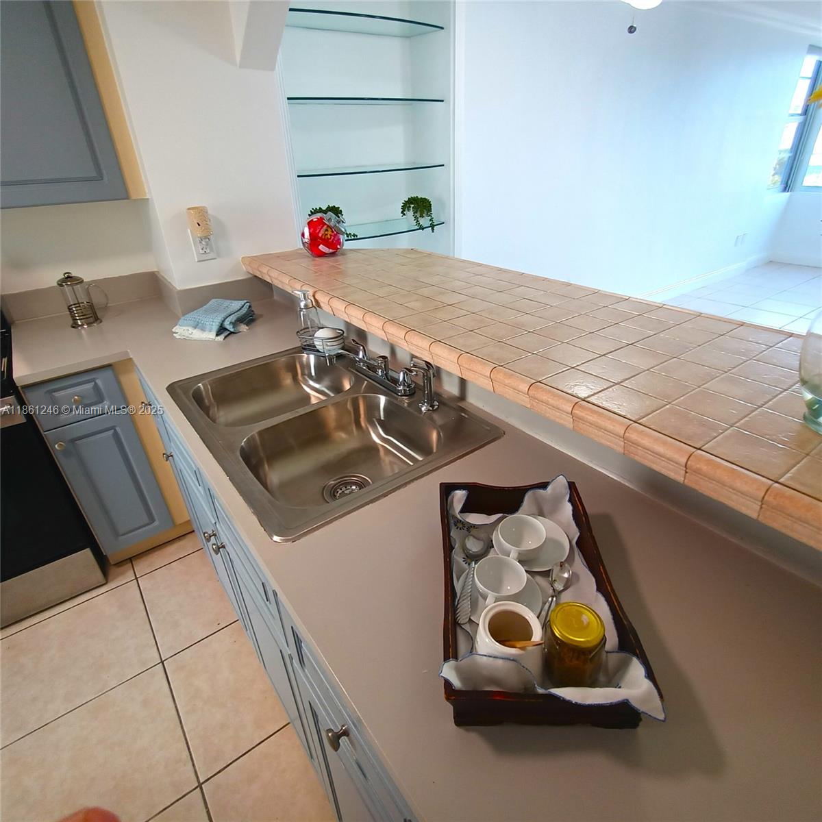 8000 CONDO - Residential