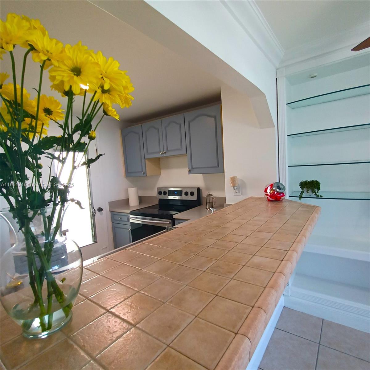 8000 CONDO - Residential