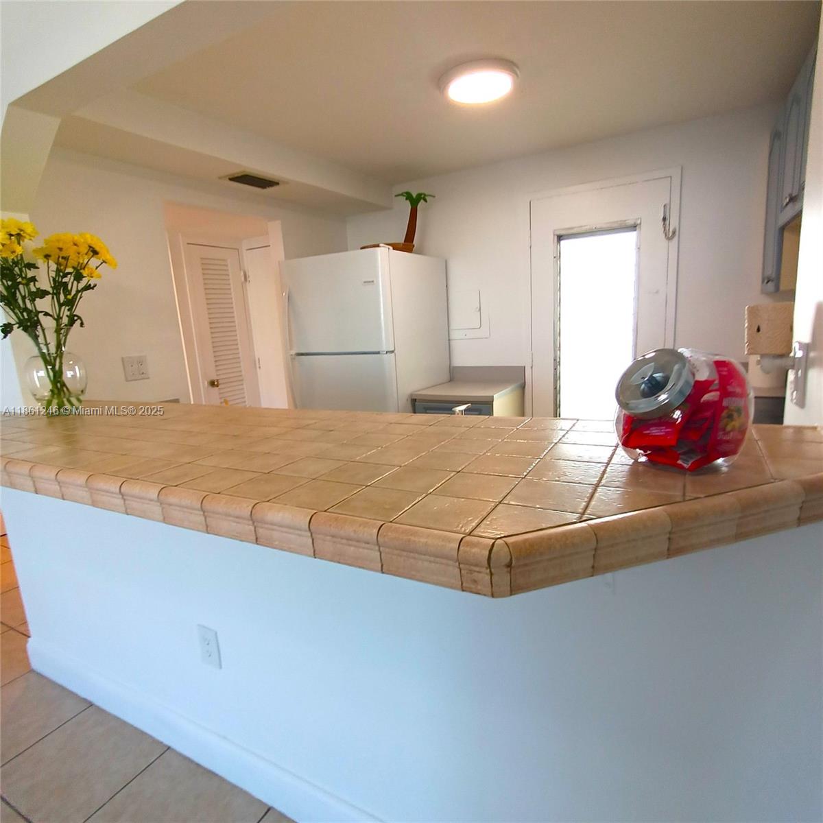 8000 CONDO - Residential