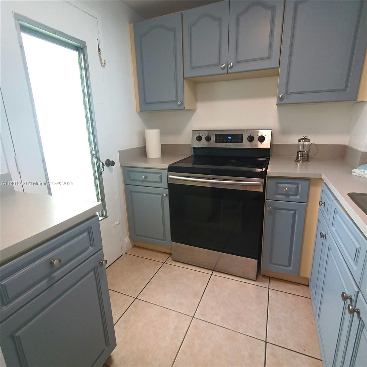 8000 CONDO - Residential