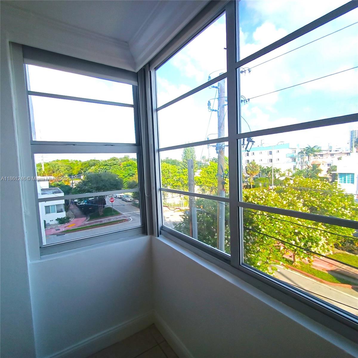 8000 CONDO - Residential