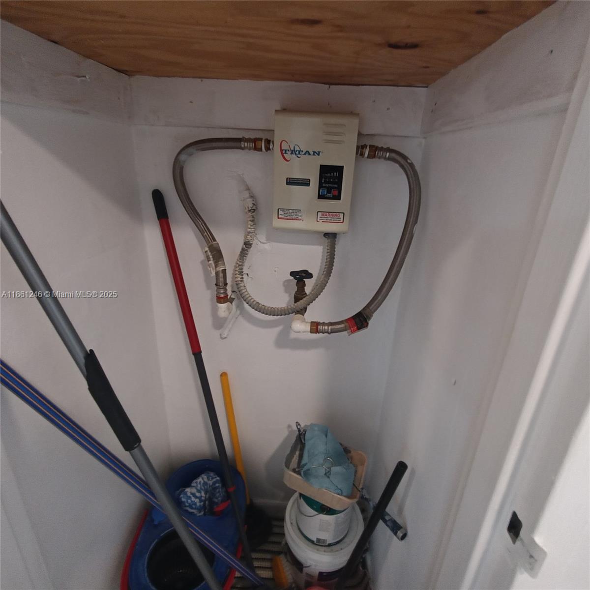 8000 CONDO - Residential