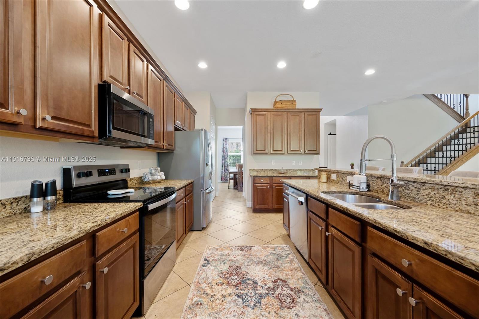 BOTANICA LAKES - Residential