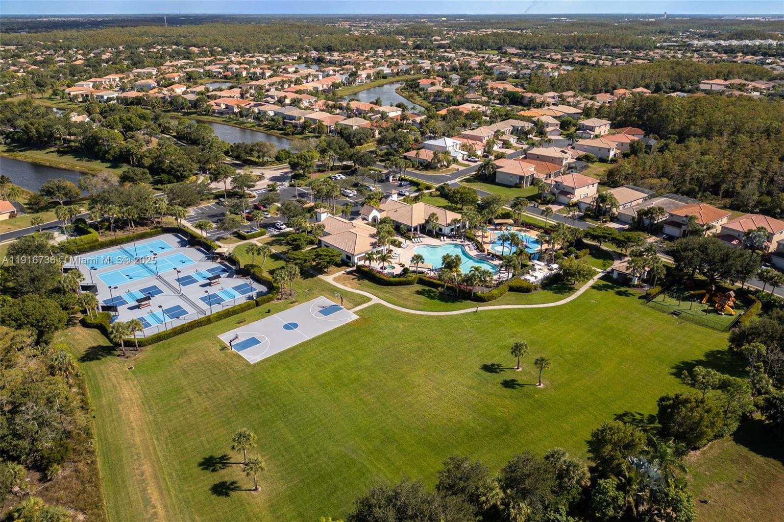 BOTANICA LAKES - Residential