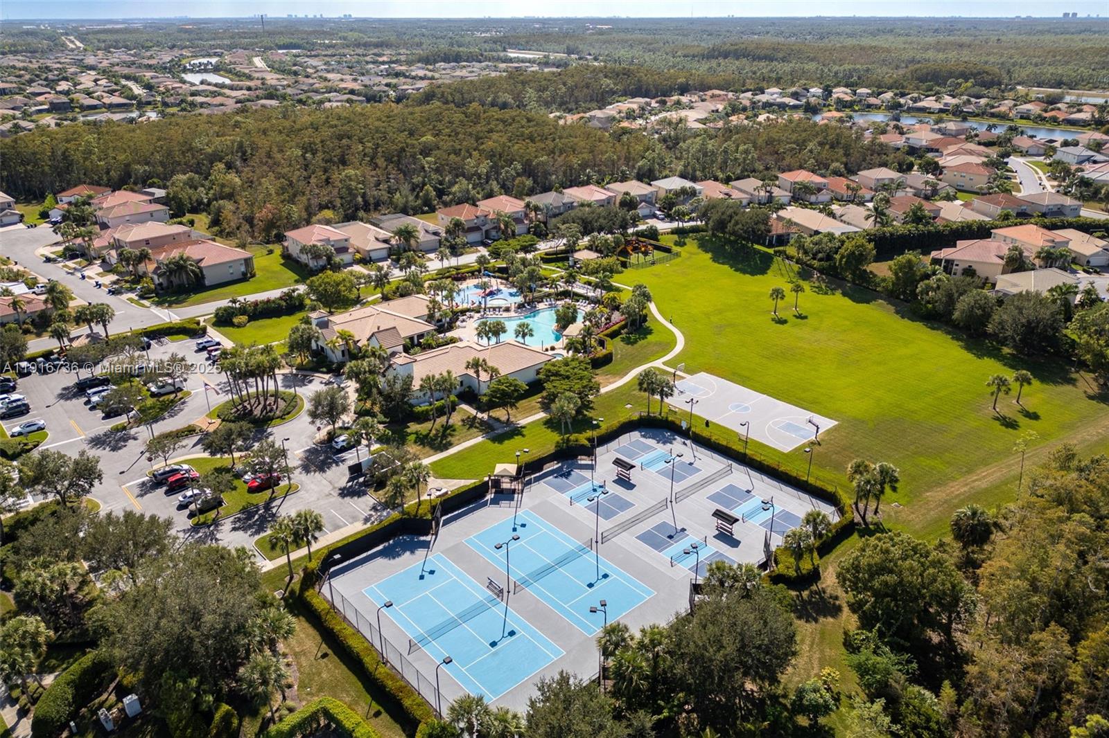 BOTANICA LAKES - Residential