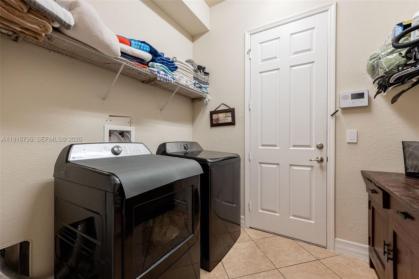 BOTANICA LAKES - Residential