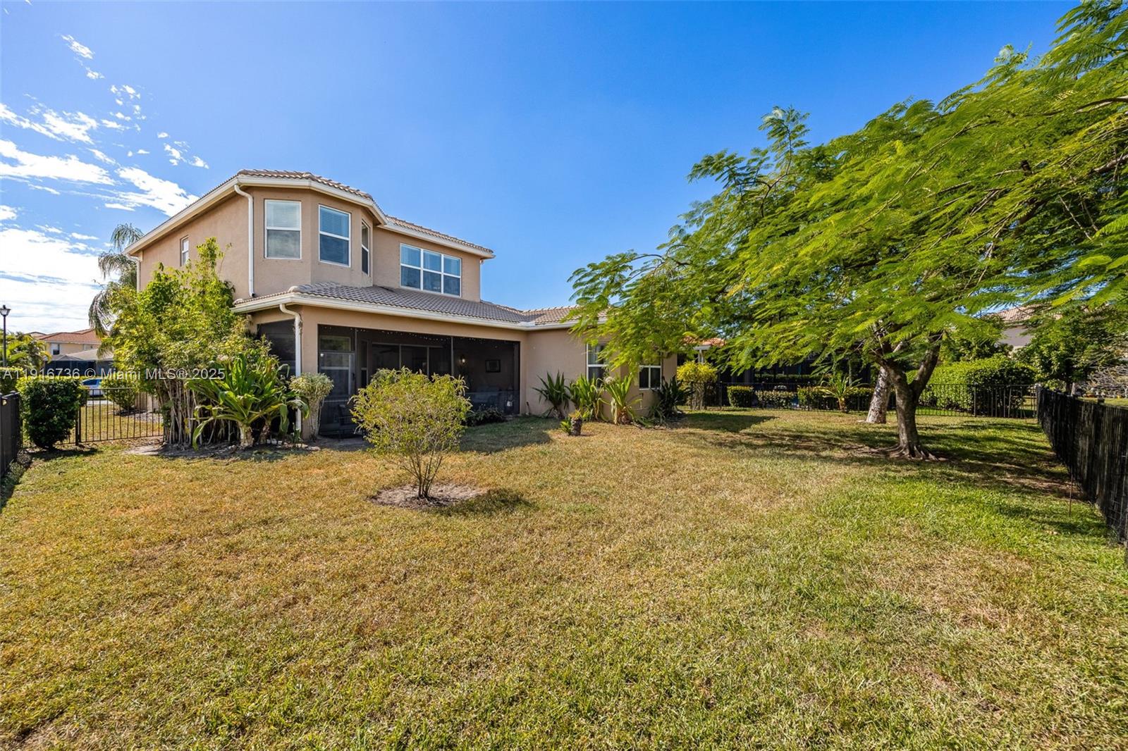 BOTANICA LAKES - Residential