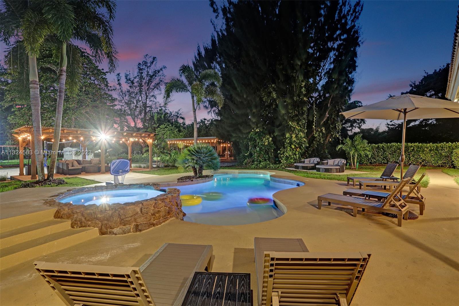 5100 NW 76th Pl