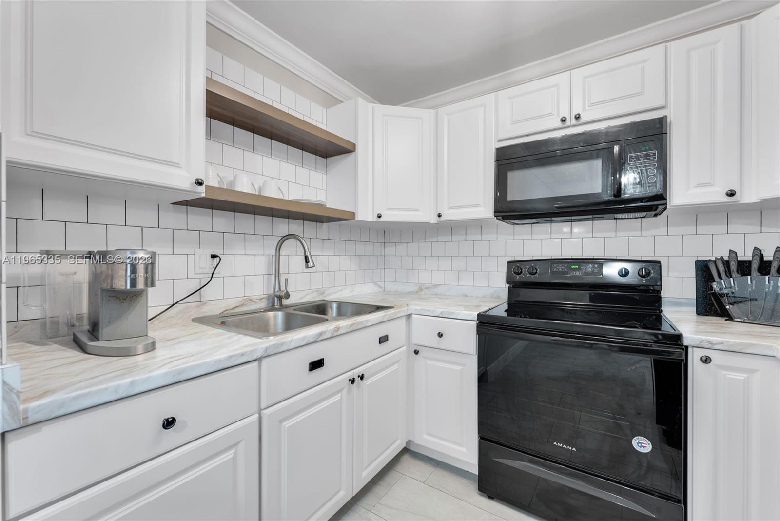 EL JARDIN DE HIALEAH COND - Residential