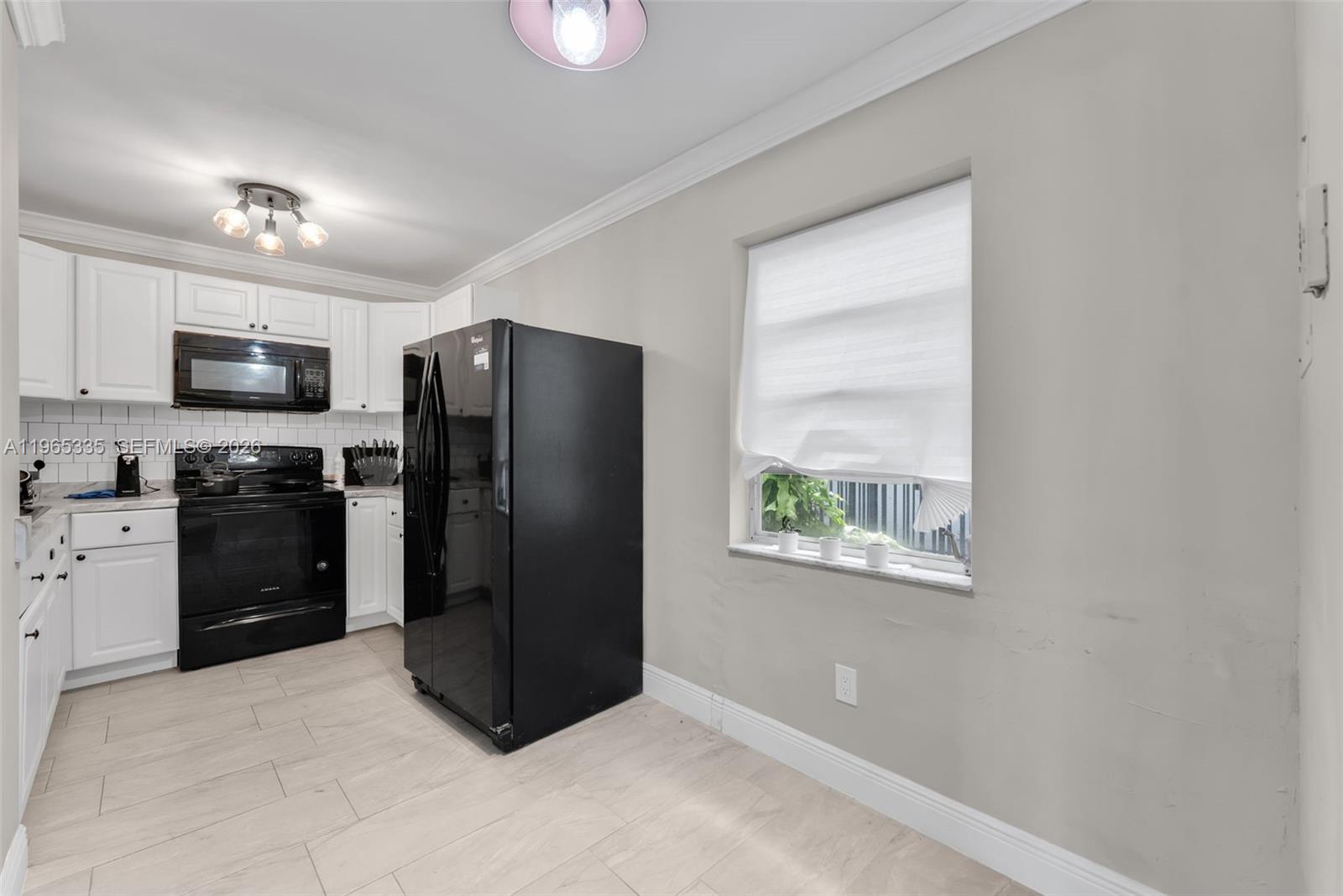 EL JARDIN DE HIALEAH COND - Residential