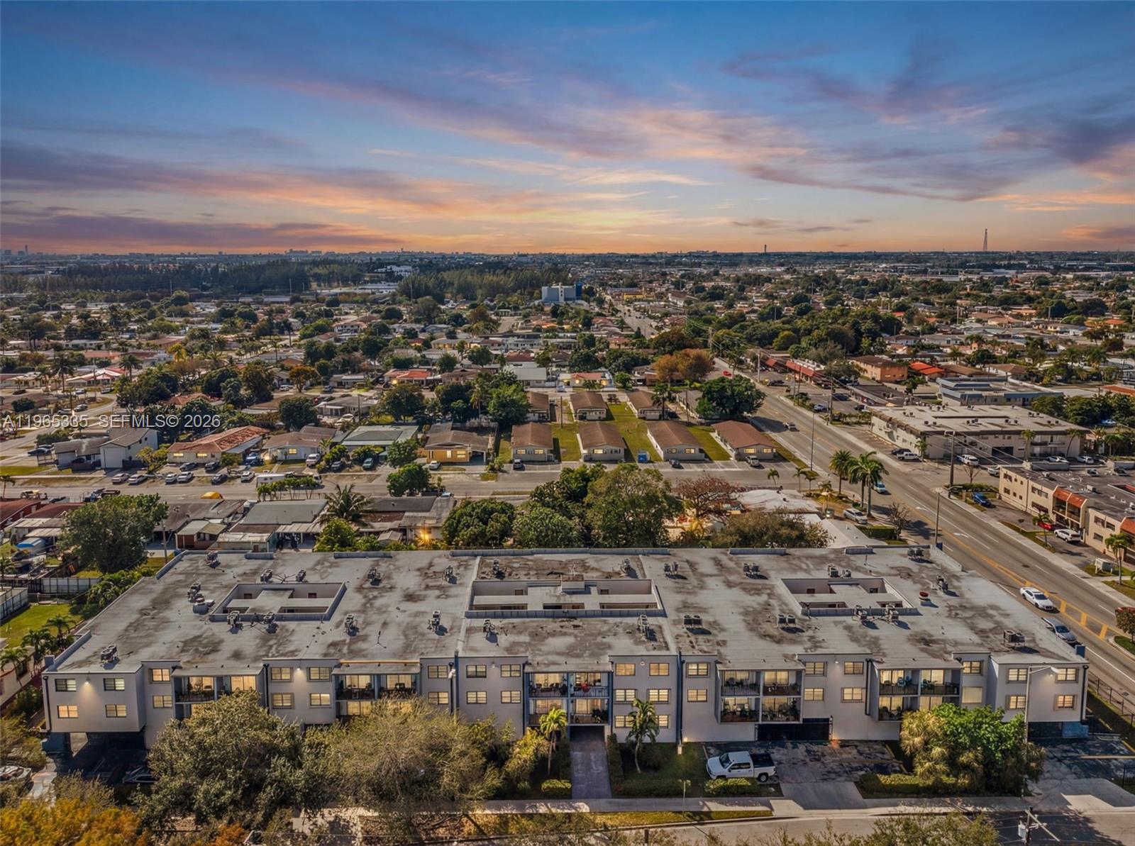 EL JARDIN DE HIALEAH COND - Residential