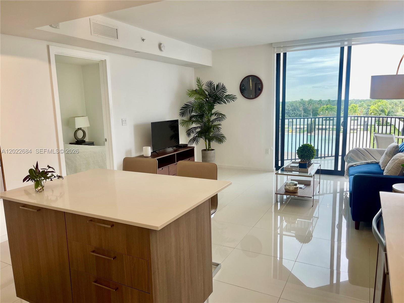 5252 NW 85th Ave 406, Doral, FL, 33166/$425,000 4 5252 NW 85th Ave 406