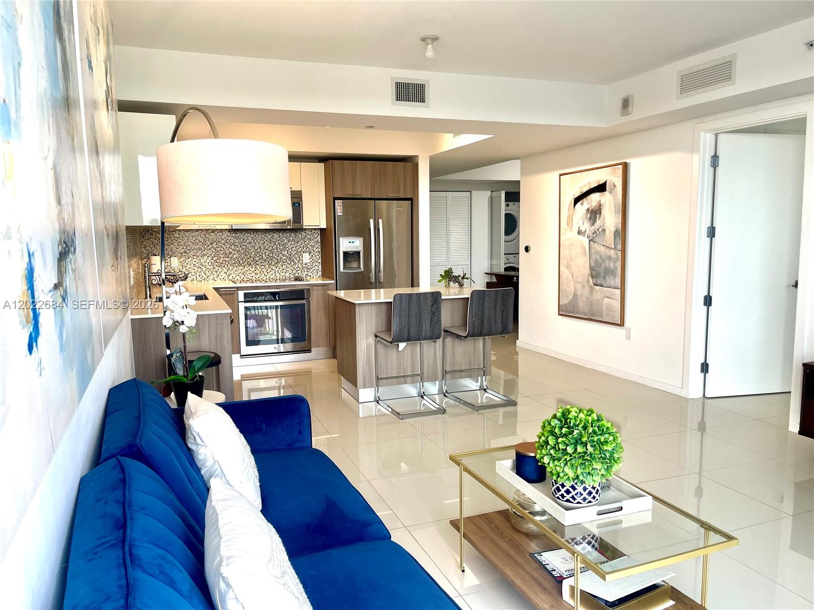 5252 NW 85th Ave 406, Doral, FL, 33166/$425,000 2 5252 NW 85th Ave 406