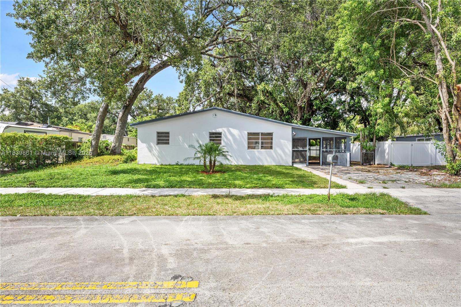 HUGE REDUCTION! Beautifully updated 3BR/2BA home in West Park with 1,526 sq ft of living space on a 7,500 sq ft lot. Features include a brand-new kitchen with quartz countertops & SS appliances, renovated bathrooms, modern vinyl flooring, and a newer roof. Bright open layout with lots of natural light. Spacious fenced backyard—perfect for entertaining, adding a pool, or expanding. No HOA—great for homeowners or investors. Prime location near schools, highways & shopping. Move-in ready! Seller is motivated and willing to contribute toward closing costs.