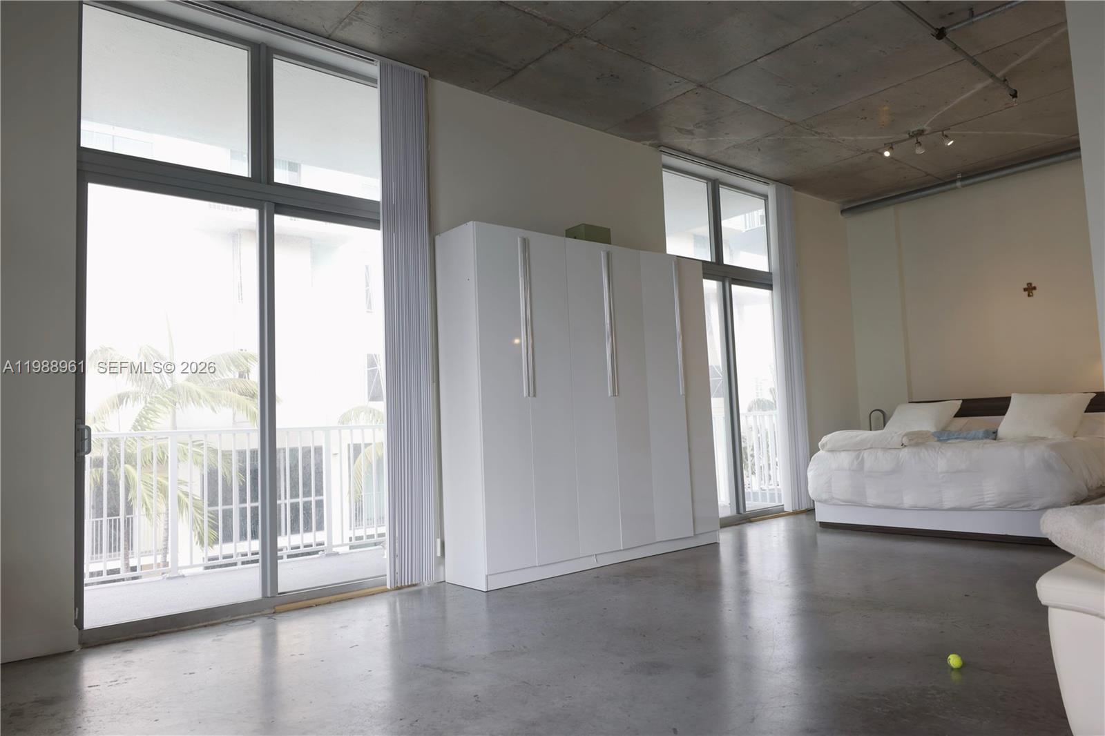 LOFTS AT HOLLYWOOD STATIO - Residential