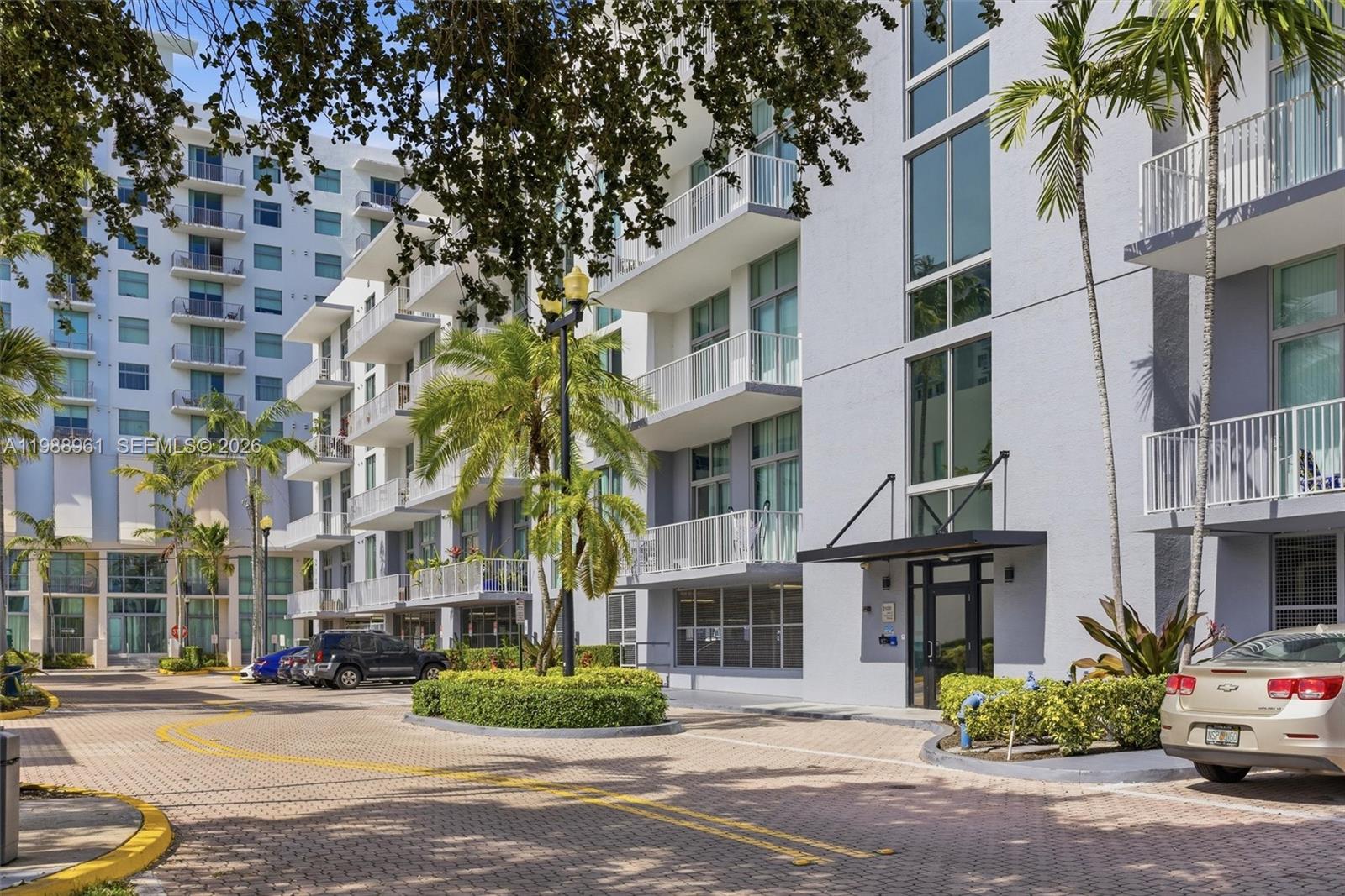 LOFTS AT HOLLYWOOD STATIO - Residential